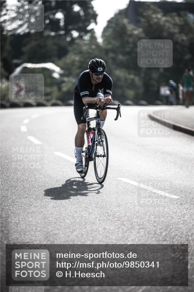 21.06.2026 - 29. Vierlanden-Triathlon H.Heesch http://msf.ph/oto/9850341 21.06.2026 08:45:43 Radfahren 24, 36, 107 meine-sportfotos.de