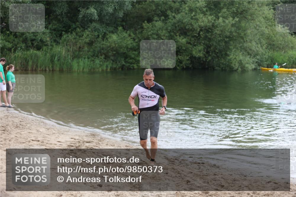 21.06.2026 - 29. Vierlanden-Triathlon Andreas Tolksdorf http://msf.ph/oto/9850373 21.06.2026 10:12:51 Schwimmen 396, 542 meine-sportfotos.de