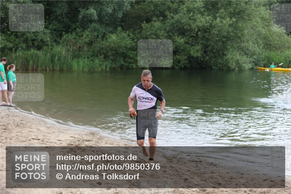 21.06.2026 - 29. Vierlanden-Triathlon Andreas Tolksdorf http://msf.ph/oto/9850376 21.06.2026 10:12:51 Schwimmen 396, 542 meine-sportfotos.de