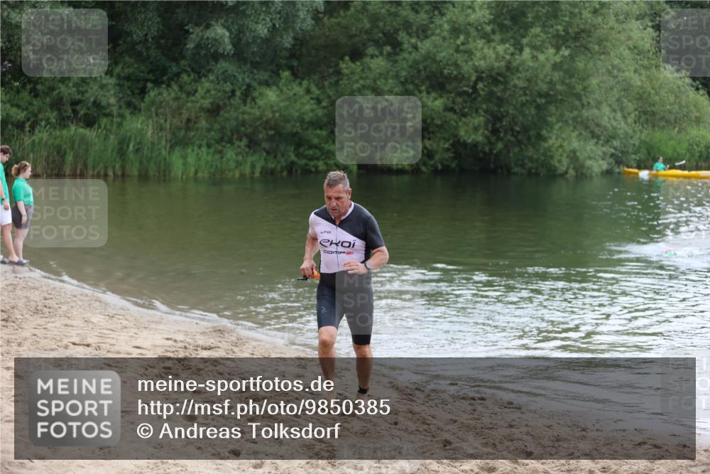 21.06.2026 - 29. Vierlanden-Triathlon Andreas Tolksdorf http://msf.ph/oto/9850385 21.06.2026 10:12:51 Schwimmen 396, 542 meine-sportfotos.de