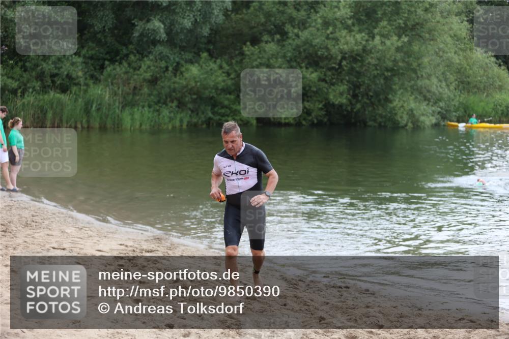 21.06.2026 - 29. Vierlanden-Triathlon Andreas Tolksdorf http://msf.ph/oto/9850390 21.06.2026 10:12:51 Schwimmen 396, 542 meine-sportfotos.de