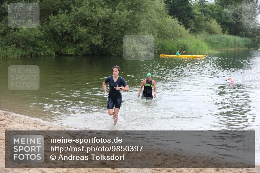 21.06.2026 - 29. Vierlanden-Triathlon Andreas Tolksdorf http://msf.ph/oto/9850397 21.06.2026 10:12:58 Schwimmen 396, 542, 549 meine-sportfotos.de