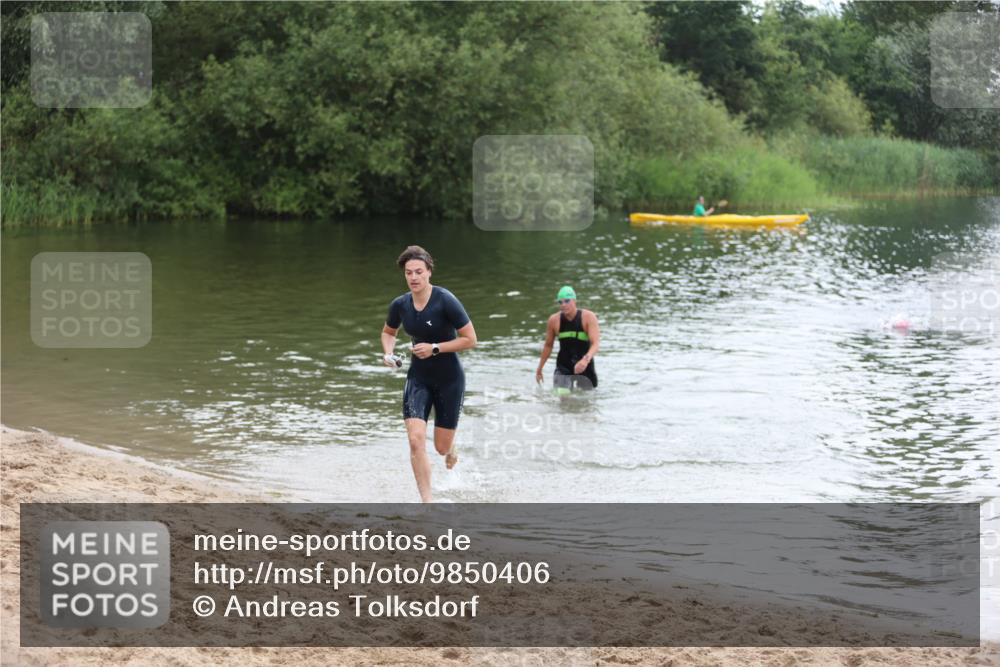 21.06.2026 - 29. Vierlanden-Triathlon Andreas Tolksdorf http://msf.ph/oto/9850406 21.06.2026 10:12:58 Schwimmen 396, 542, 549 meine-sportfotos.de