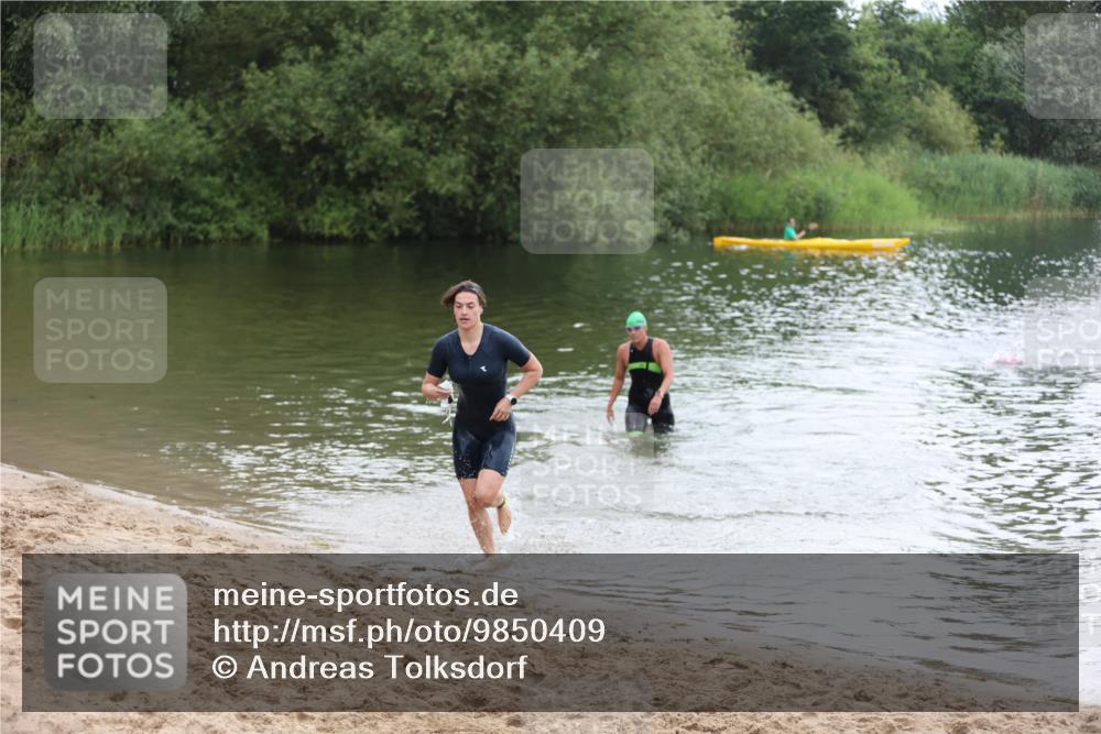 21.06.2026 - 29. Vierlanden-Triathlon Andreas Tolksdorf http://msf.ph/oto/9850409 21.06.2026 10:12:58 Schwimmen 396, 542, 549 meine-sportfotos.de