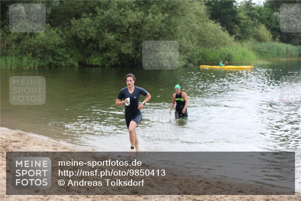 21.06.2026 - 29. Vierlanden-Triathlon Andreas Tolksdorf http://msf.ph/oto/9850413 21.06.2026 10:12:58 Schwimmen 396, 542, 549 meine-sportfotos.de
