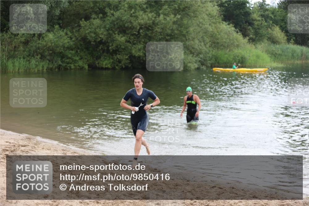 21.06.2026 - 29. Vierlanden-Triathlon Andreas Tolksdorf http://msf.ph/oto/9850416 21.06.2026 10:12:59 Schwimmen 542, 549 meine-sportfotos.de