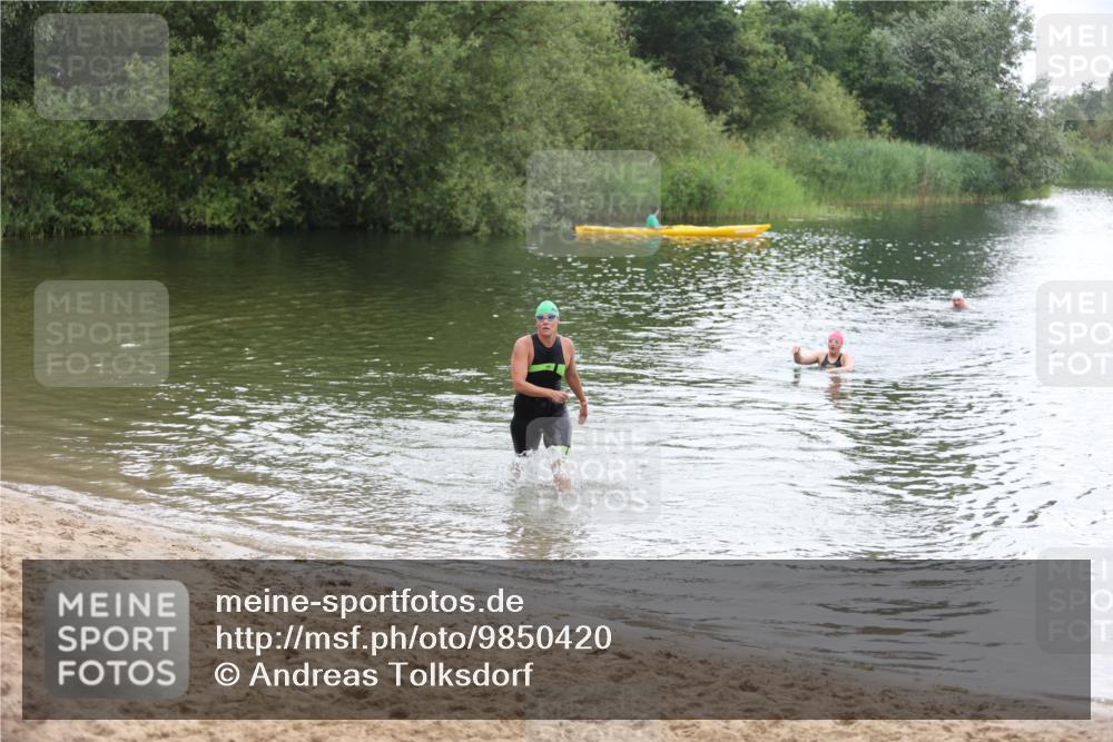 21.06.2026 - 29. Vierlanden-Triathlon Andreas Tolksdorf http://msf.ph/oto/9850420 21.06.2026 10:13:02 Schwimmen 542, 549, 620 meine-sportfotos.de