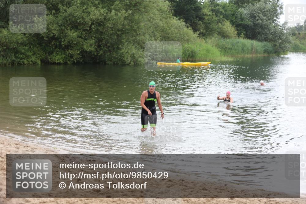 21.06.2026 - 29. Vierlanden-Triathlon Andreas Tolksdorf http://msf.ph/oto/9850429 21.06.2026 10:13:03 Schwimmen 542, 549, 620 meine-sportfotos.de