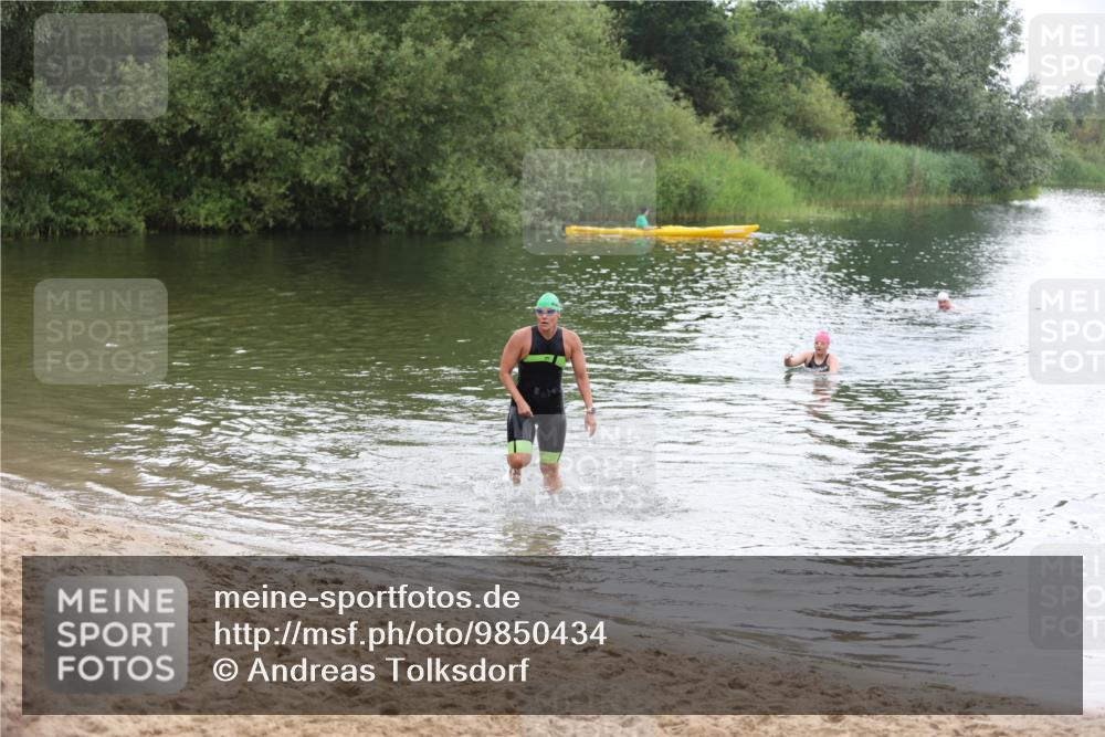 21.06.2026 - 29. Vierlanden-Triathlon Andreas Tolksdorf http://msf.ph/oto/9850434 21.06.2026 10:13:03 Schwimmen 542, 549, 620 meine-sportfotos.de