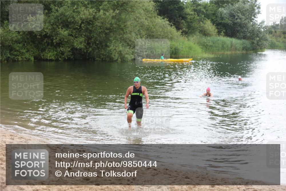 21.06.2026 - 29. Vierlanden-Triathlon Andreas Tolksdorf http://msf.ph/oto/9850444 21.06.2026 10:13:03 Schwimmen 542, 549, 620 meine-sportfotos.de