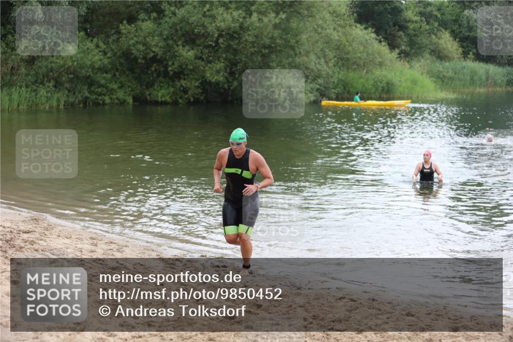 21.06.2026 - 29. Vierlanden-Triathlon Andreas Tolksdorf http://msf.ph/oto/9850452 21.06.2026 10:13:06 Schwimmen 549, 620 meine-sportfotos.de