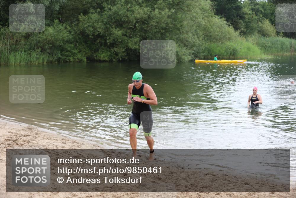 21.06.2026 - 29. Vierlanden-Triathlon Andreas Tolksdorf http://msf.ph/oto/9850461 21.06.2026 10:13:06 Schwimmen 549, 620 meine-sportfotos.de