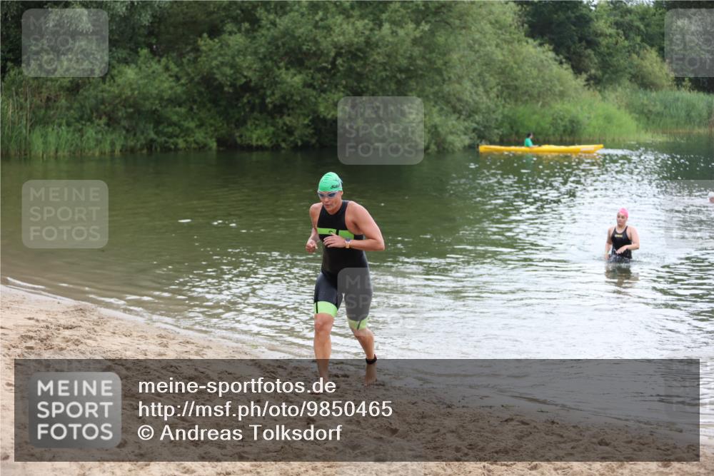 21.06.2026 - 29. Vierlanden-Triathlon Andreas Tolksdorf http://msf.ph/oto/9850465 21.06.2026 10:13:06 Schwimmen 549, 620 meine-sportfotos.de