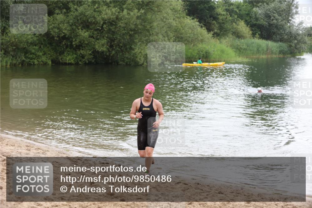 21.06.2026 - 29. Vierlanden-Triathlon Andreas Tolksdorf http://msf.ph/oto/9850486 21.06.2026 10:13:13 Schwimmen 549, 620 meine-sportfotos.de