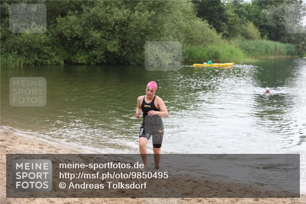 21.06.2026 - 29. Vierlanden-Triathlon Andreas Tolksdorf http://msf.ph/oto/9850495 21.06.2026 10:13:13 Schwimmen 549, 620 meine-sportfotos.de