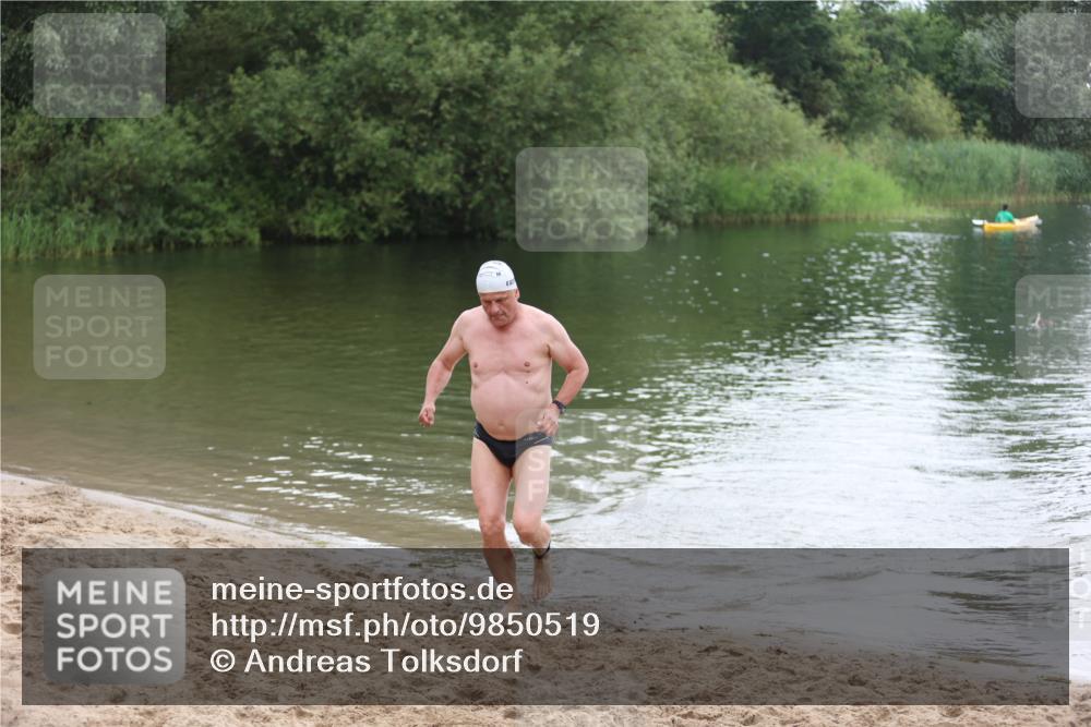 21.06.2026 - 29. Vierlanden-Triathlon Andreas Tolksdorf http://msf.ph/oto/9850519 21.06.2026 10:13:37 Schwimmen 415 meine-sportfotos.de