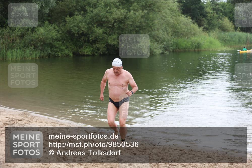 21.06.2026 - 29. Vierlanden-Triathlon Andreas Tolksdorf http://msf.ph/oto/9850536 21.06.2026 10:13:37 Schwimmen 415 meine-sportfotos.de