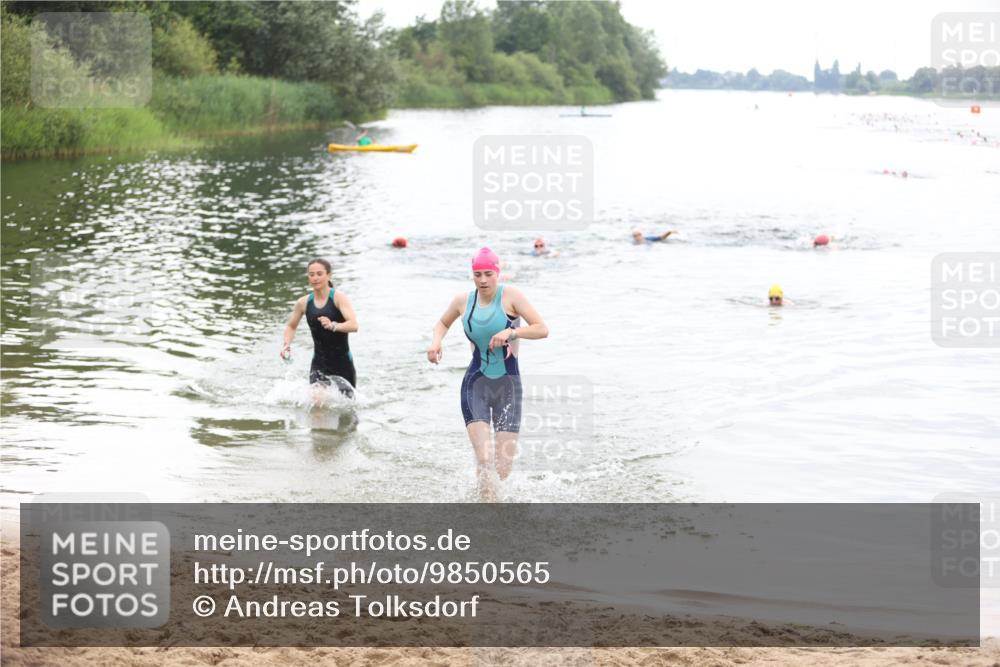21.06.2026 - 29. Vierlanden-Triathlon Andreas Tolksdorf http://msf.ph/oto/9850565 21.06.2026 10:14:56 Schwimmen 509, 545 meine-sportfotos.de