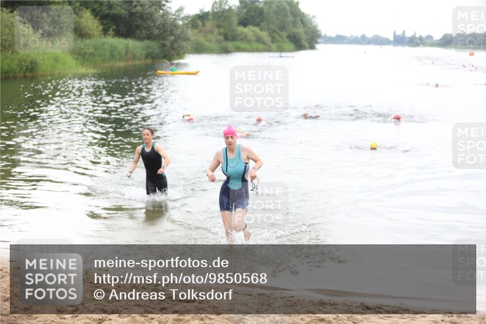 21.06.2026 - 29. Vierlanden-Triathlon Andreas Tolksdorf http://msf.ph/oto/9850568 21.06.2026 10:14:56 Schwimmen 509, 545 meine-sportfotos.de