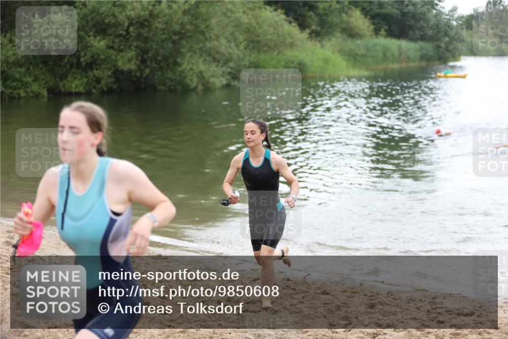 21.06.2026 - 29. Vierlanden-Triathlon Andreas Tolksdorf http://msf.ph/oto/9850608 21.06.2026 10:14:59 Schwimmen 509, 526, 545 meine-sportfotos.de