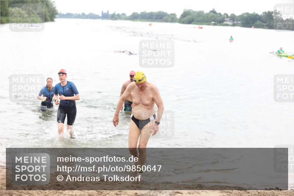 21.06.2026 - 29. Vierlanden-Triathlon Andreas Tolksdorf http://msf.ph/oto/9850647 21.06.2026 10:15:15 Schwimmen 496, 526, 564, 584, 614, 621 meine-sportfotos.de