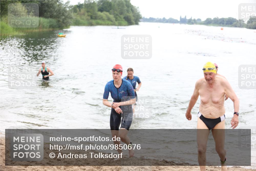 21.06.2026 - 29. Vierlanden-Triathlon Andreas Tolksdorf http://msf.ph/oto/9850676 21.06.2026 10:15:17 Schwimmen 496, 564, 584, 614, 621 meine-sportfotos.de