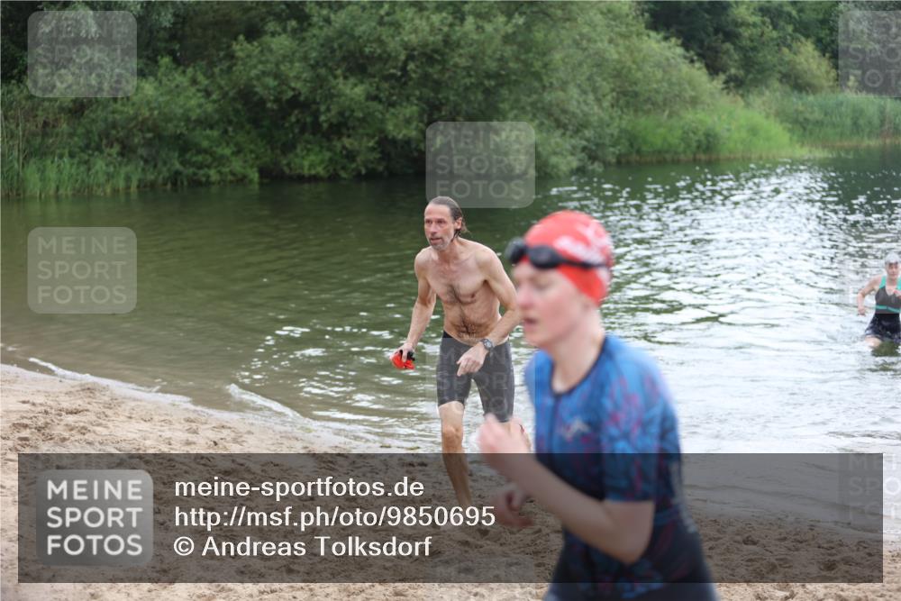 21.06.2026 - 29. Vierlanden-Triathlon Andreas Tolksdorf http://msf.ph/oto/9850695 21.06.2026 10:15:18 Schwimmen 496, 564, 584, 614, 621 meine-sportfotos.de
