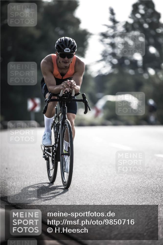 21.06.2026 - 29. Vierlanden-Triathlon H.Heesch http://msf.ph/oto/9850716 21.06.2026 08:50:21 Radfahren 106, 145 meine-sportfotos.de