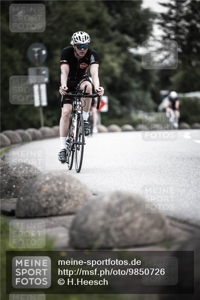 21.06.2026 - 29. Vierlanden-Triathlon H.Heesch http://msf.ph/oto/9850726 21.06.2026 10:27:12 Radfahren 24, 89, 101, 108, 486, 517 meine-sportfotos.de