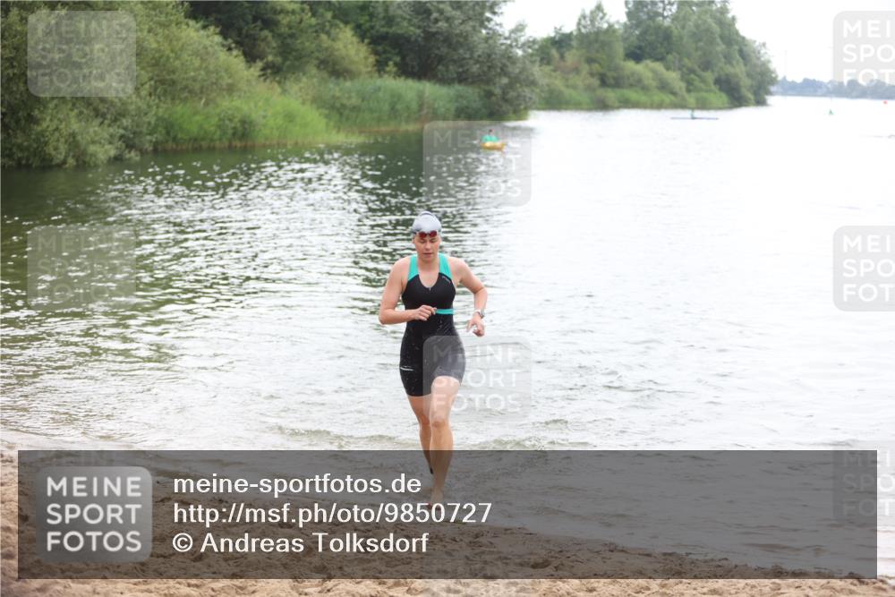 21.06.2026 - 29. Vierlanden-Triathlon Andreas Tolksdorf http://msf.ph/oto/9850727 21.06.2026 10:15:24 Schwimmen 496, 614 meine-sportfotos.de