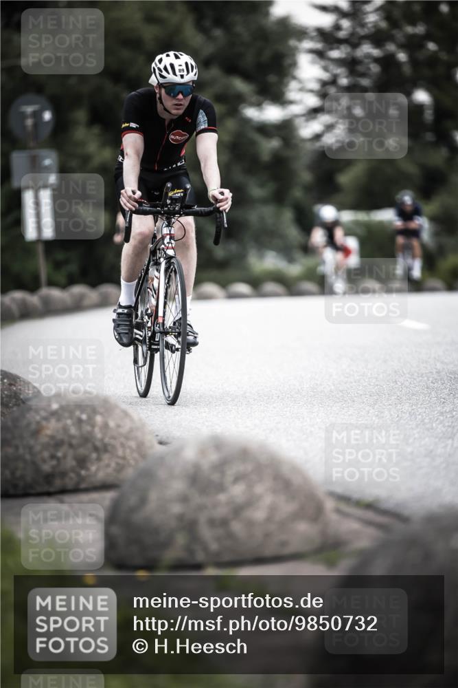 21.06.2026 - 29. Vierlanden-Triathlon H.Heesch http://msf.ph/oto/9850732 21.06.2026 10:27:12 Radfahren 24, 89, 101, 108, 486, 517 meine-sportfotos.de