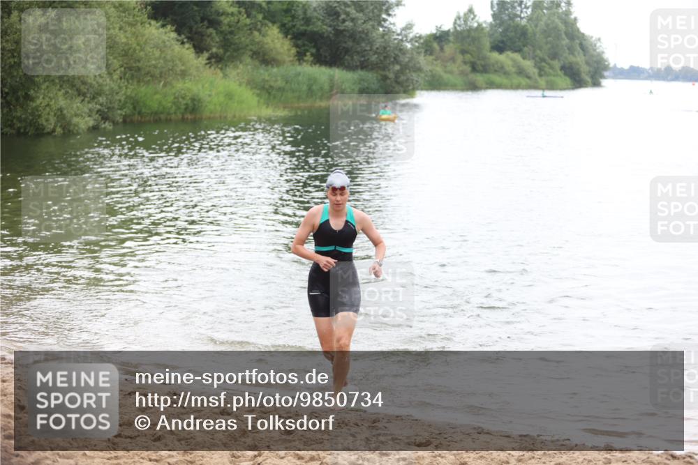 21.06.2026 - 29. Vierlanden-Triathlon Andreas Tolksdorf http://msf.ph/oto/9850734 21.06.2026 10:15:24 Schwimmen 496, 614 meine-sportfotos.de