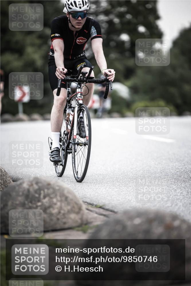 21.06.2026 - 29. Vierlanden-Triathlon H.Heesch http://msf.ph/oto/9850746 21.06.2026 10:27:13 Radfahren 24, 89, 101, 486, 517 meine-sportfotos.de