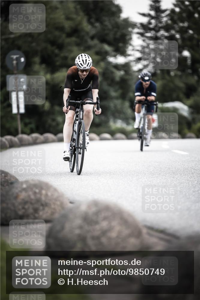21.06.2026 - 29. Vierlanden-Triathlon H.Heesch http://msf.ph/oto/9850749 21.06.2026 10:27:15 Radfahren 24, 89, 101, 339, 378, 385, 486, 517 meine-sportfotos.de