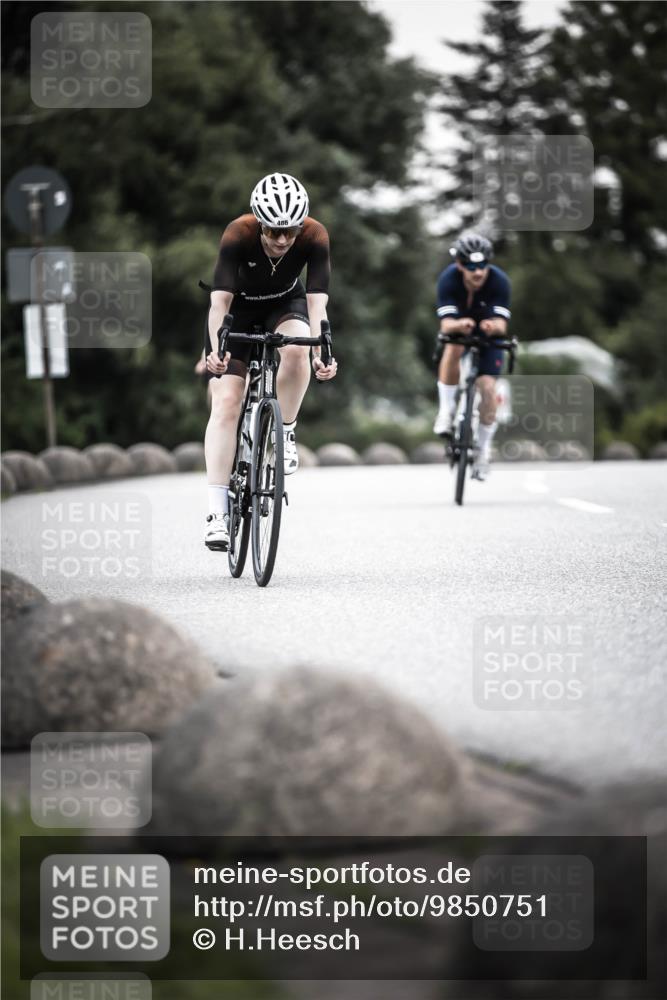 21.06.2026 - 29. Vierlanden-Triathlon H.Heesch http://msf.ph/oto/9850751 21.06.2026 10:27:15 Radfahren 24, 89, 101, 339, 378, 385, 486, 517 meine-sportfotos.de