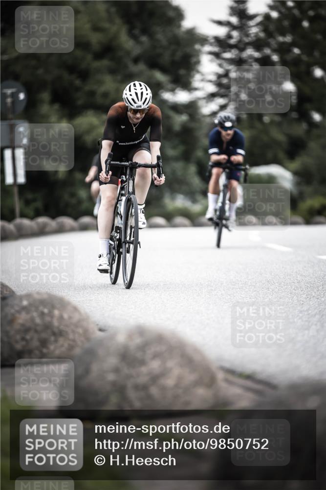 21.06.2026 - 29. Vierlanden-Triathlon H.Heesch http://msf.ph/oto/9850752 21.06.2026 10:27:15 Radfahren 24, 89, 101, 339, 378, 385, 486, 517 meine-sportfotos.de
