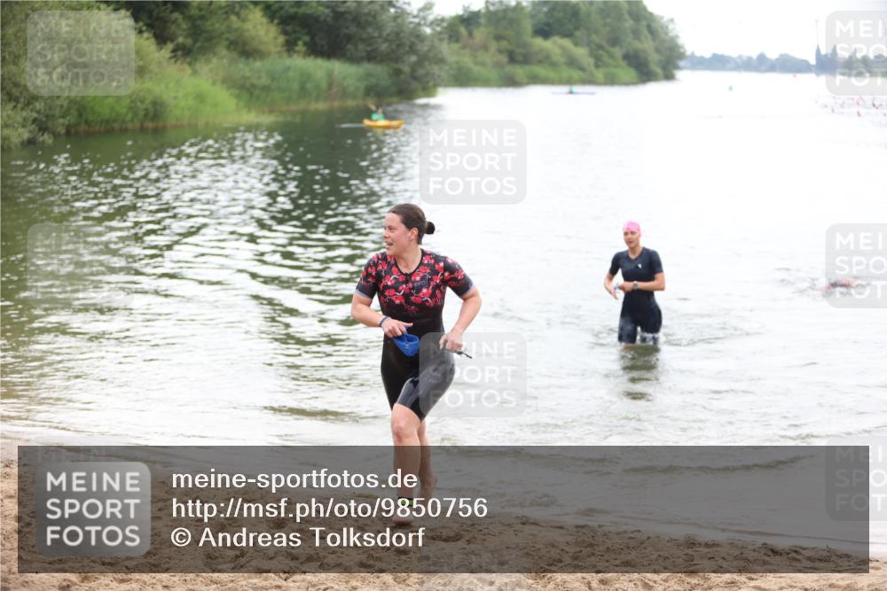 21.06.2026 - 29. Vierlanden-Triathlon Andreas Tolksdorf http://msf.ph/oto/9850756 21.06.2026 10:15:50 Schwimmen 552, 562 meine-sportfotos.de