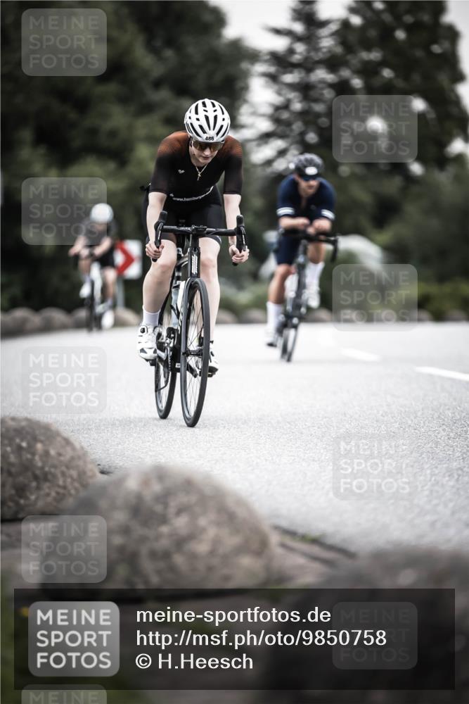 21.06.2026 - 29. Vierlanden-Triathlon H.Heesch http://msf.ph/oto/9850758 21.06.2026 10:27:15 Radfahren 24, 89, 101, 339, 378, 385, 486, 517 meine-sportfotos.de