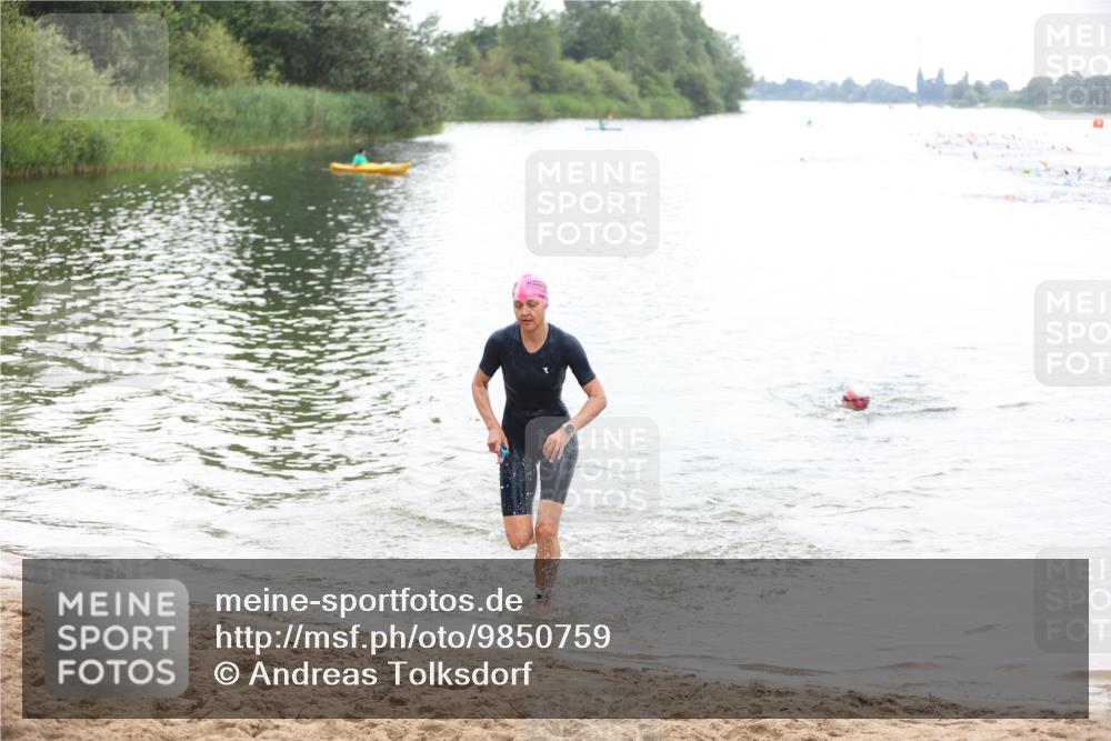 21.06.2026 - 29. Vierlanden-Triathlon Andreas Tolksdorf http://msf.ph/oto/9850759 21.06.2026 10:15:53 Schwimmen 552, 562, 587 meine-sportfotos.de