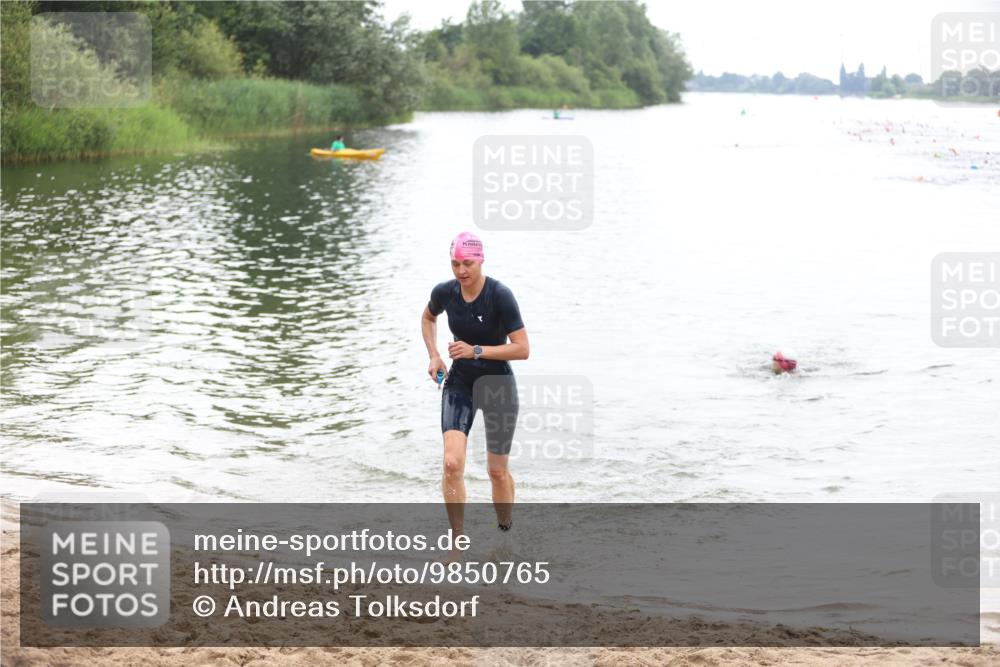 21.06.2026 - 29. Vierlanden-Triathlon Andreas Tolksdorf http://msf.ph/oto/9850765 21.06.2026 10:15:53 Schwimmen 552, 562, 587 meine-sportfotos.de