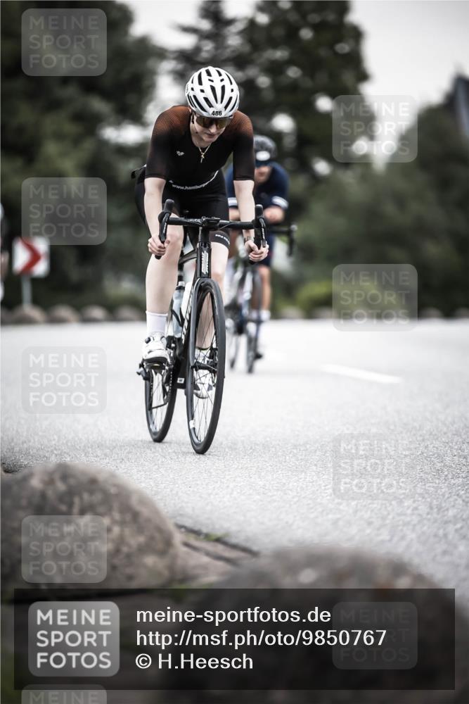 21.06.2026 - 29. Vierlanden-Triathlon H.Heesch http://msf.ph/oto/9850767 21.06.2026 10:27:15 Radfahren 24, 89, 101, 339, 378, 385, 486, 517 meine-sportfotos.de