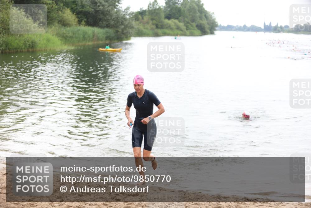 21.06.2026 - 29. Vierlanden-Triathlon Andreas Tolksdorf http://msf.ph/oto/9850770 21.06.2026 10:15:54 Schwimmen 552, 562, 587 meine-sportfotos.de