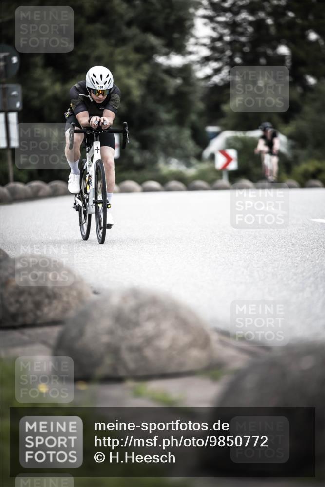21.06.2026 - 29. Vierlanden-Triathlon H.Heesch http://msf.ph/oto/9850772 21.06.2026 10:27:18 Radfahren 24, 101, 223, 339, 378, 385, 391, 486, 513 meine-sportfotos.de