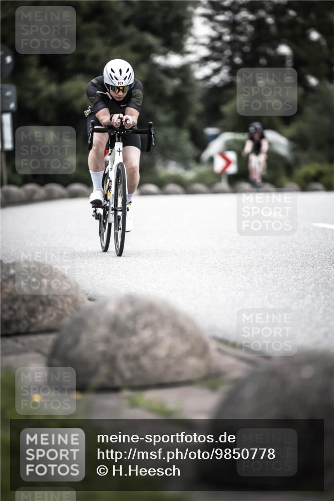 21.06.2026 - 29. Vierlanden-Triathlon H.Heesch http://msf.ph/oto/9850778 21.06.2026 10:27:18 Radfahren 24, 101, 223, 339, 378, 385, 391, 486, 513 meine-sportfotos.de