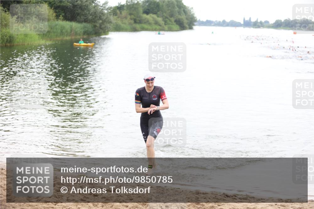 21.06.2026 - 29. Vierlanden-Triathlon Andreas Tolksdorf http://msf.ph/oto/9850785 21.06.2026 10:16:01 Schwimmen 587 meine-sportfotos.de