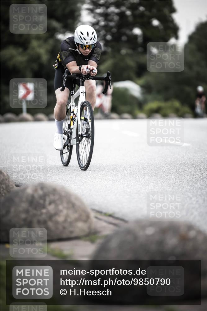 21.06.2026 - 29. Vierlanden-Triathlon H.Heesch http://msf.ph/oto/9850790 21.06.2026 10:27:19 Radfahren 10, 24, 101, 223, 298, 339, 378, 385, 391, 486, 513 meine-sportfotos.de