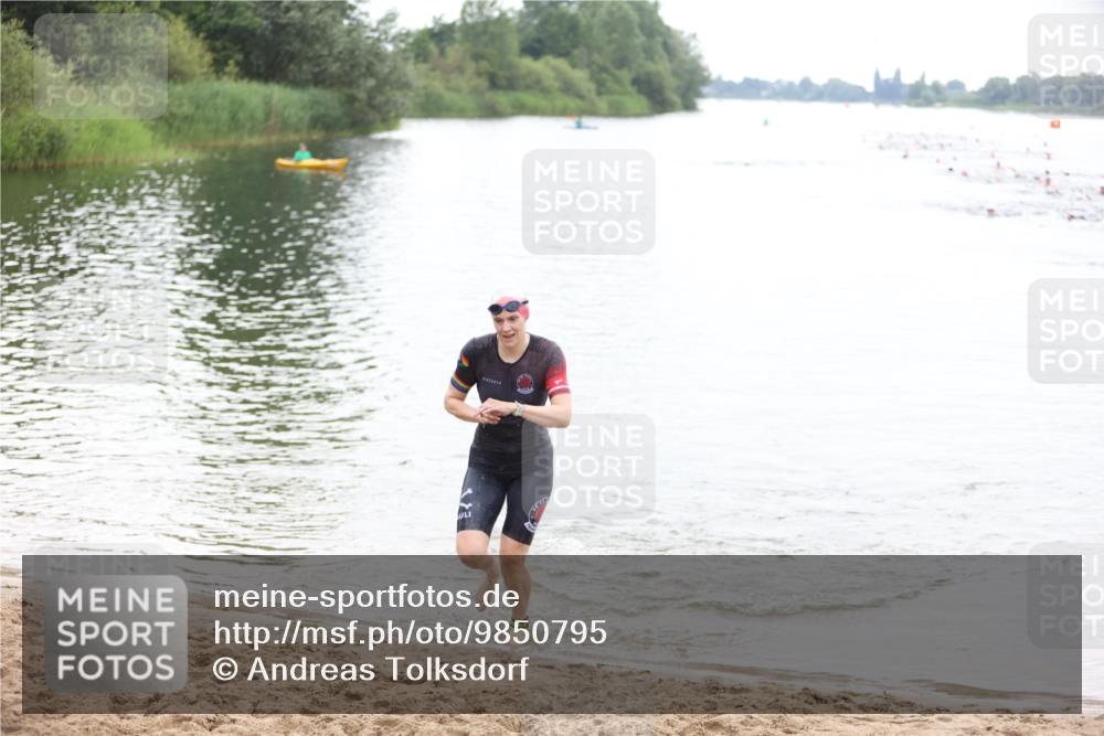 21.06.2026 - 29. Vierlanden-Triathlon Andreas Tolksdorf http://msf.ph/oto/9850795 21.06.2026 10:16:02 Schwimmen 587 meine-sportfotos.de