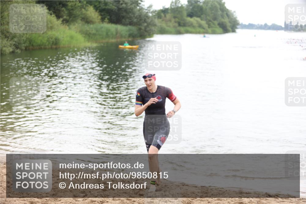 21.06.2026 - 29. Vierlanden-Triathlon Andreas Tolksdorf http://msf.ph/oto/9850815 21.06.2026 10:16:02 Schwimmen 587 meine-sportfotos.de