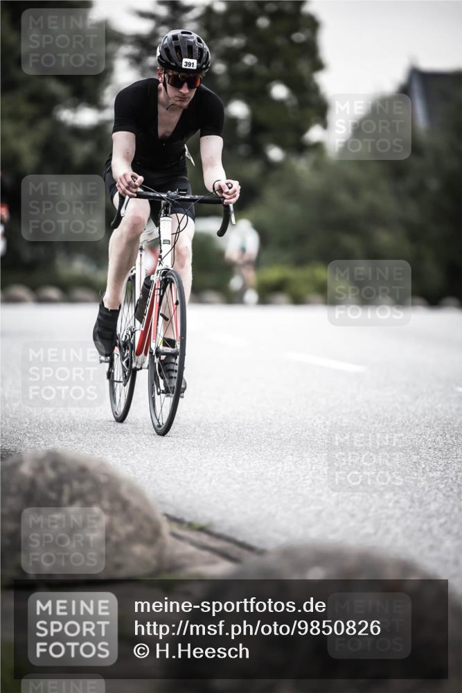 21.06.2026 - 29. Vierlanden-Triathlon H.Heesch http://msf.ph/oto/9850826 21.06.2026 10:27:24 Radfahren 10, 223, 298, 339, 378, 385, 391, 513, 563 meine-sportfotos.de