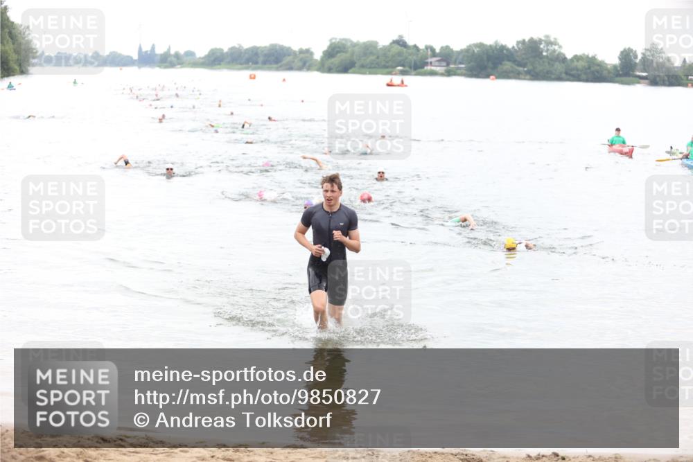21.06.2026 - 29. Vierlanden-Triathlon Andreas Tolksdorf http://msf.ph/oto/9850827 21.06.2026 10:16:25 Schwimmen 383, 384, 441, 540 meine-sportfotos.de